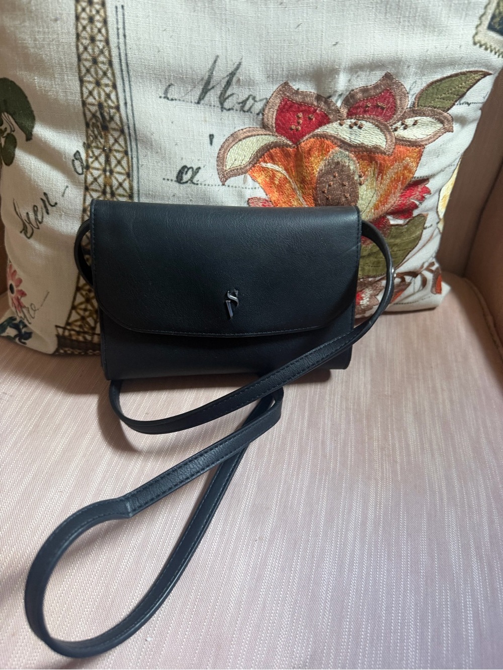 Simply Vera Vera Wang Black Leather Crossbody with Silver Accent